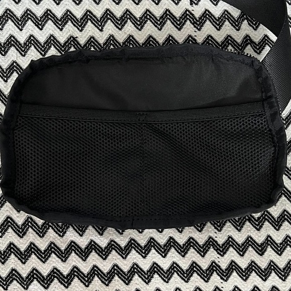 Mirrorify Reflective Black/Black lululemon Everywhere Belt Bag - Picture 12 of 13